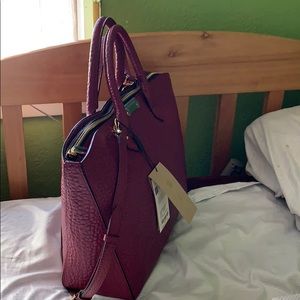 Burberry Bags - NWT BURBERRY GRAINY CHECK LEATHER DEWSBURY TOTE Burberry Bags - NWT BURBERRY GRAINY CHECK LEATHER DEWSBURY TOTE